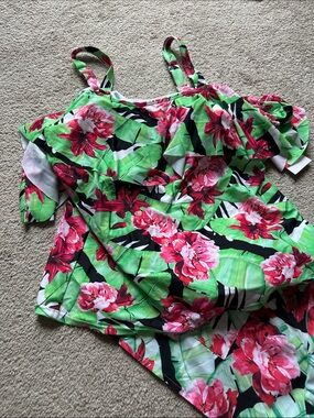 Plus size Floral Green and Pink two-Piece Swimsuit